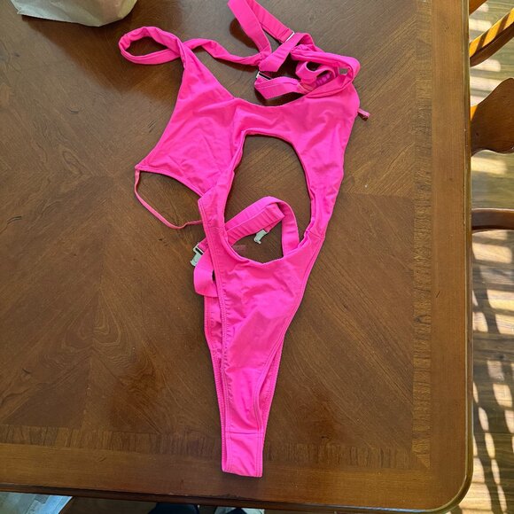 Fasion Nova One piece Strappy Swimsuit Open Back - Picture 2 of 3